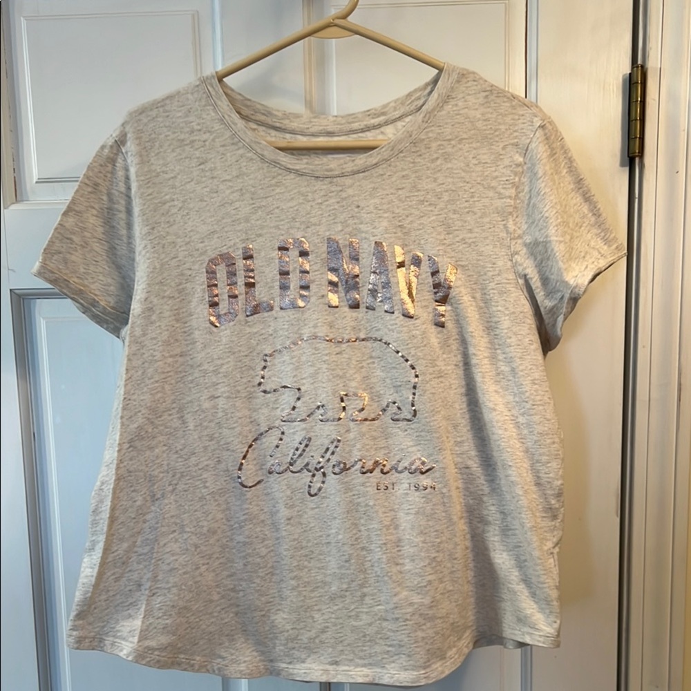 Old Navy Gray Graphic T-Shirt